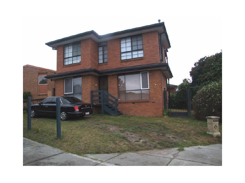 64 Willow Drive, Hampton Park VIC 3976
