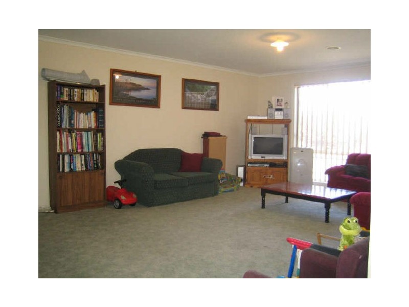 75 Bemersyde Drive, Berwick VIC 3806