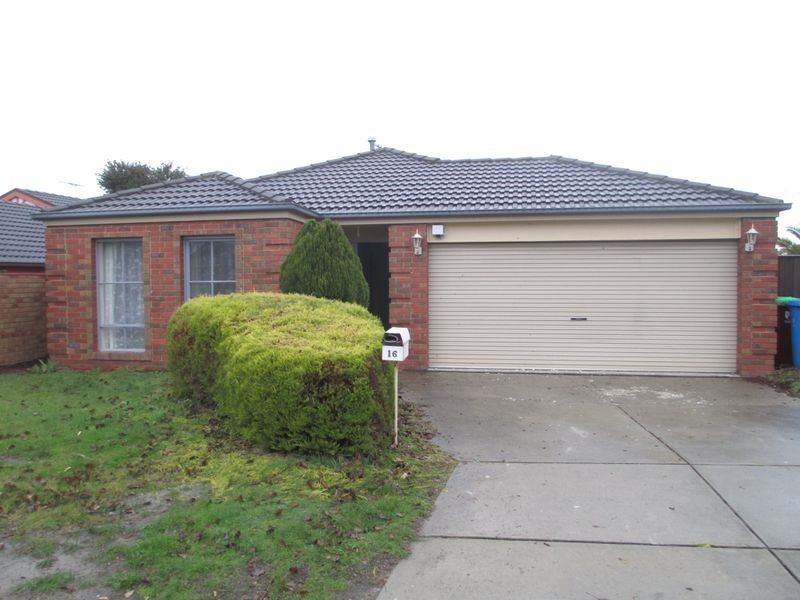 16 Langbourne Drive, Narre Warren South VIC 3805