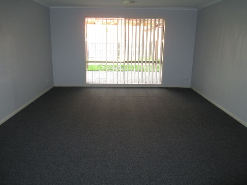 16 Langbourne Drive, Narre Warren South VIC 3805