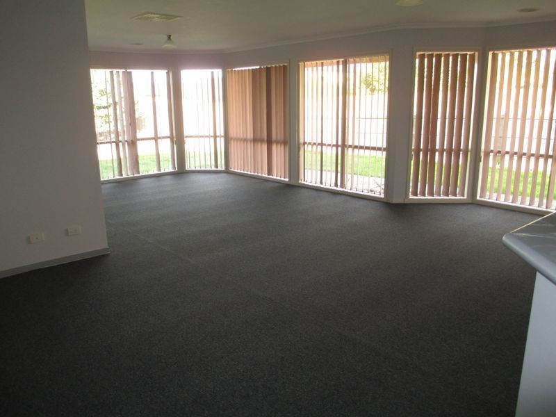 16 Langbourne Drive, Narre Warren South VIC 3805