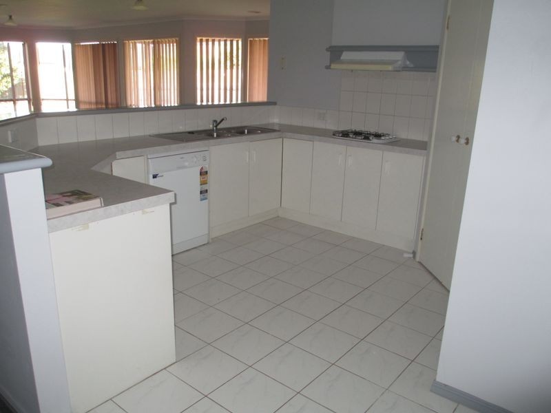 16 Langbourne Drive, Narre Warren South VIC 3805