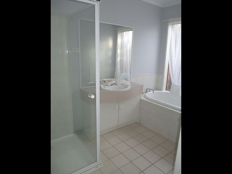 16 Langbourne Drive, Narre Warren South VIC 3805