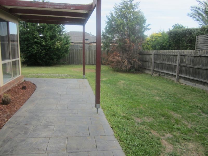 16 Langbourne Drive, Narre Warren South VIC 3805