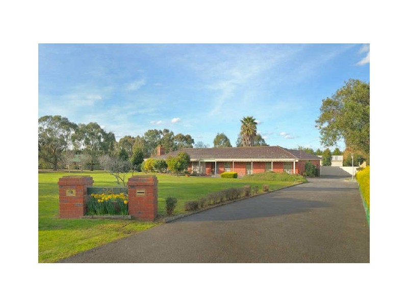 24 Halcyon Way, Narre Warren South VIC 3805