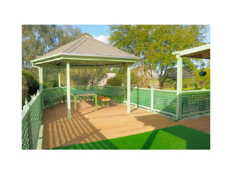 24 Halcyon Way, Narre Warren South VIC 3805