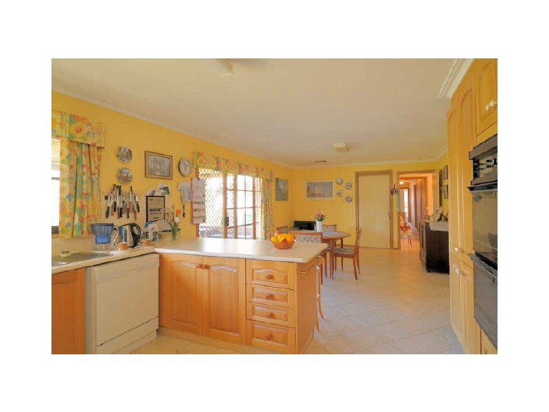 24 Halcyon Way, Narre Warren South VIC 3805