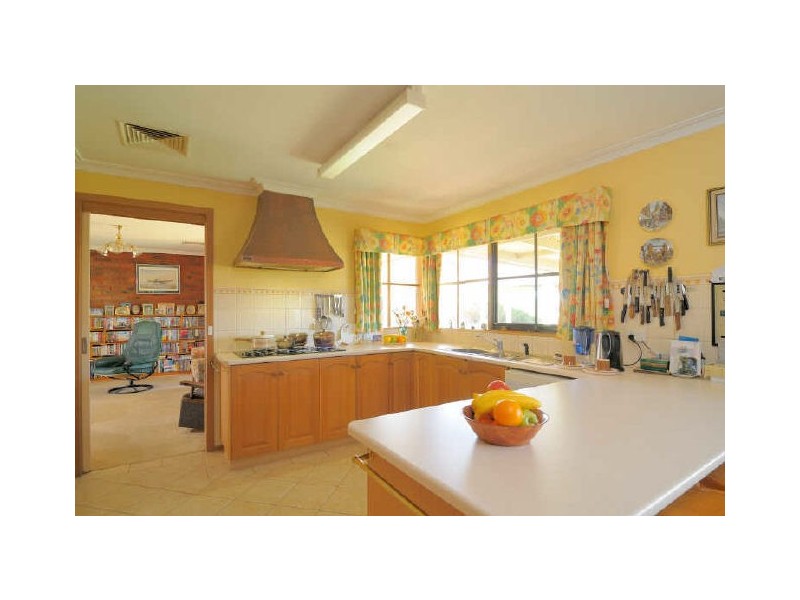 24 Halcyon Way, Narre Warren South VIC 3805