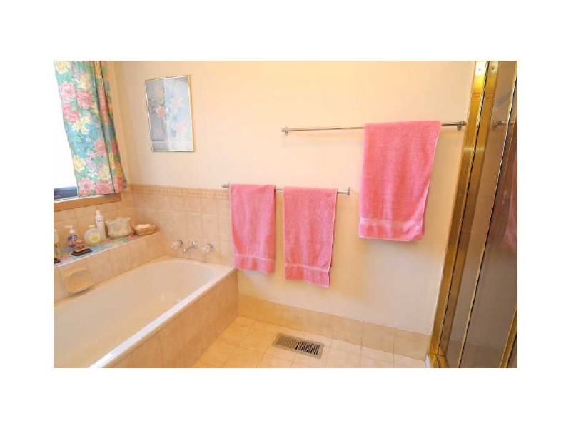 24 Halcyon Way, Narre Warren South VIC 3805