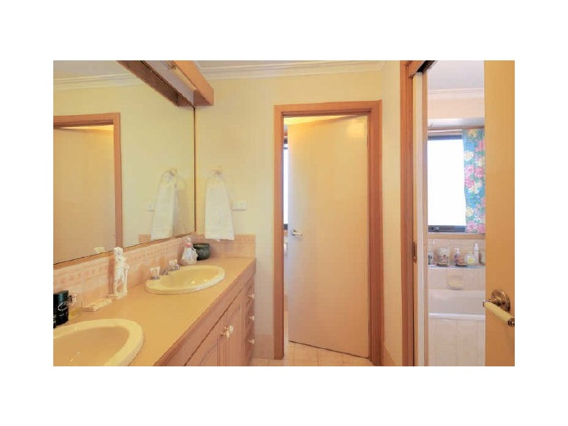 24 Halcyon Way, Narre Warren South VIC 3805