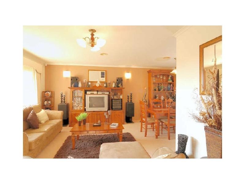 92 Lakeview Drive, Narre Warren South VIC 3805