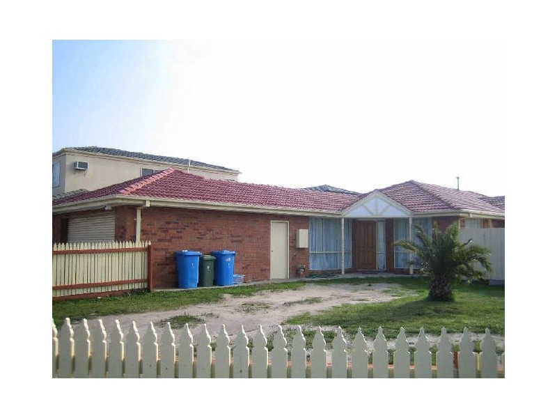 2 Castella Place, Hampton Park VIC 3976
