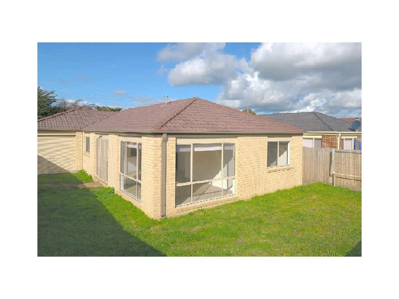 7 Sunbird Avenue, Cranbourne VIC 3977