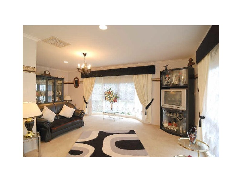 52 Oaktree Drive, Hampton Park VIC 3976