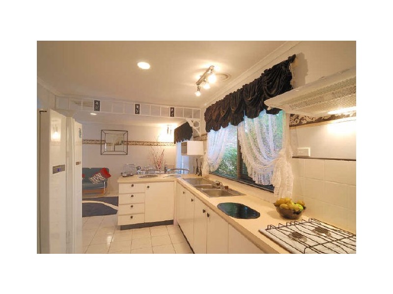 52 Oaktree Drive, Hampton Park VIC 3976