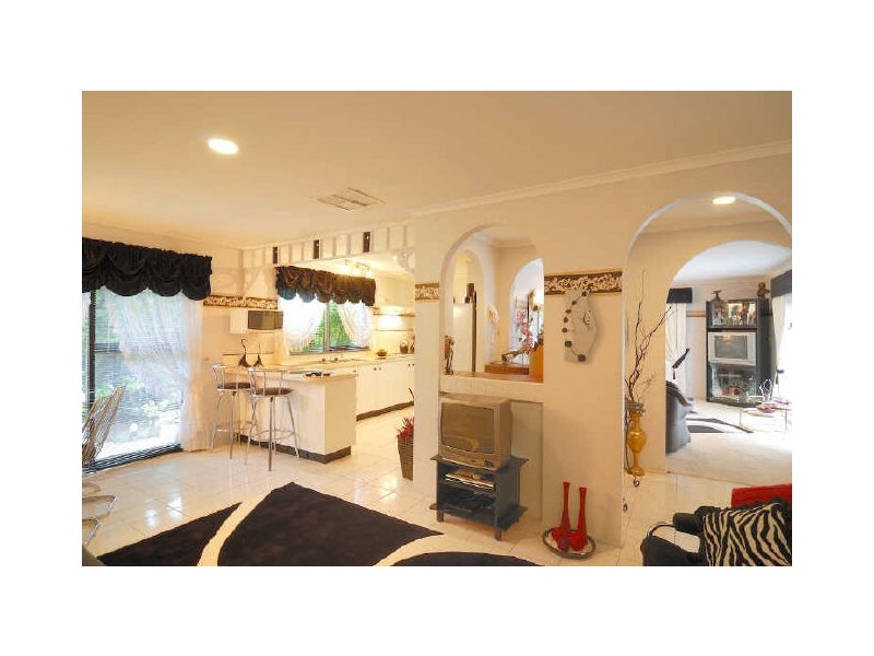 52 Oaktree Drive, Hampton Park VIC 3976