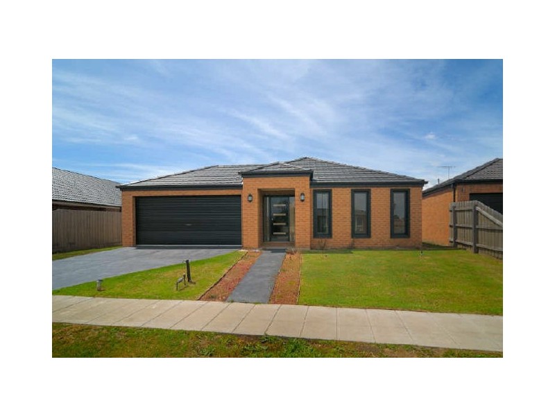 16 Boothby Terrace, Lynbrook VIC 3975