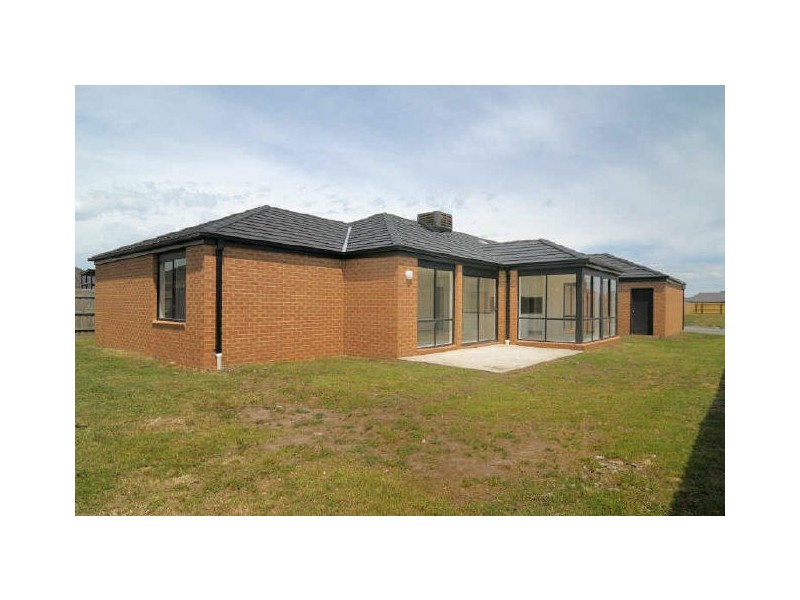 16 Boothby Terrace, Lynbrook VIC 3975