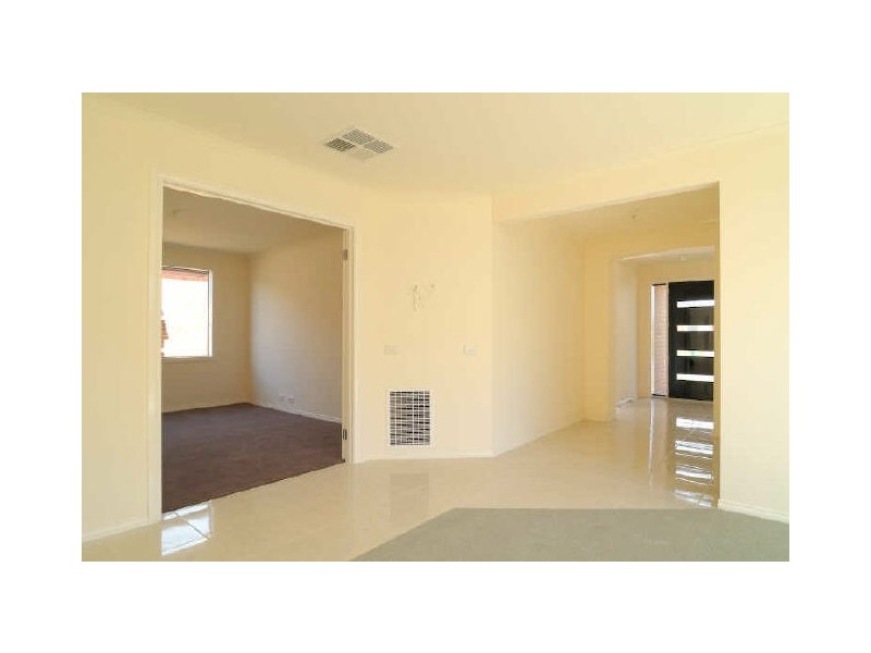 16 Boothby Terrace, Lynbrook VIC 3975