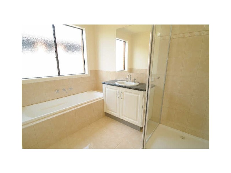 16 Boothby Terrace, Lynbrook VIC 3975