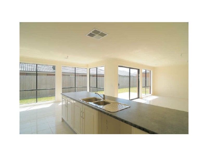 16 Boothby Terrace, Lynbrook VIC 3975