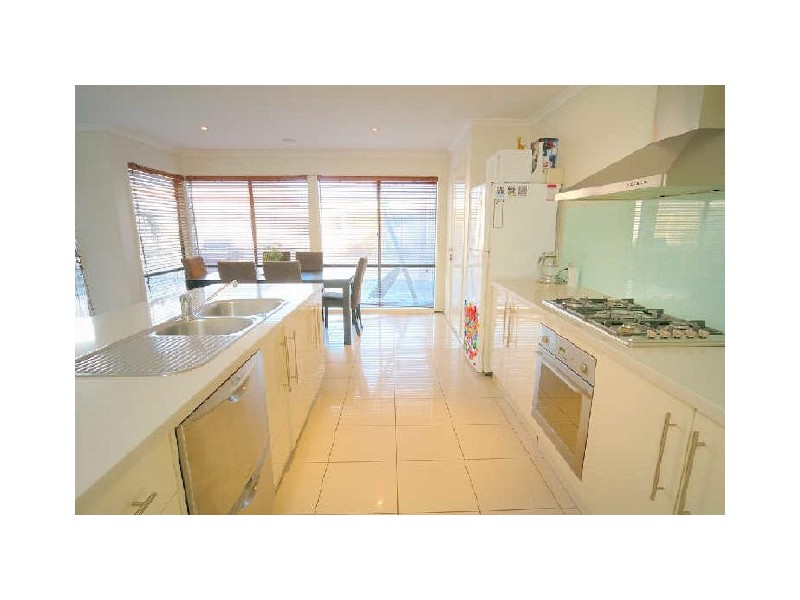 6 Meribel Way, Lynbrook VIC 3975