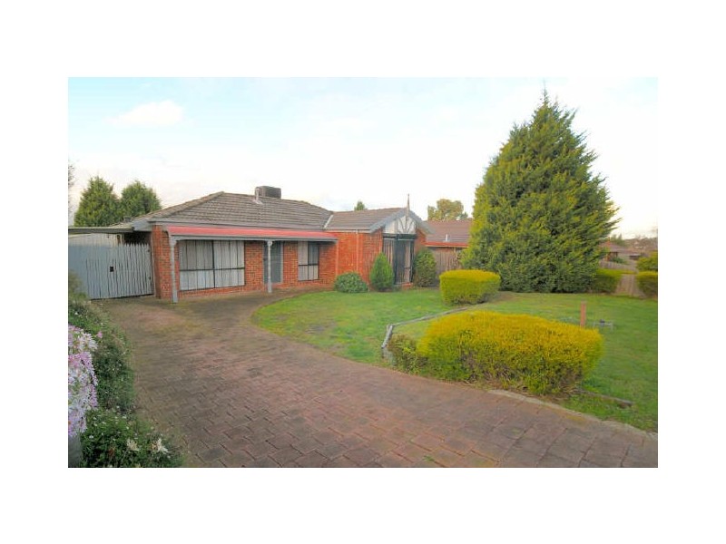 17 Ralph Crescent, Hampton Park VIC 3976
