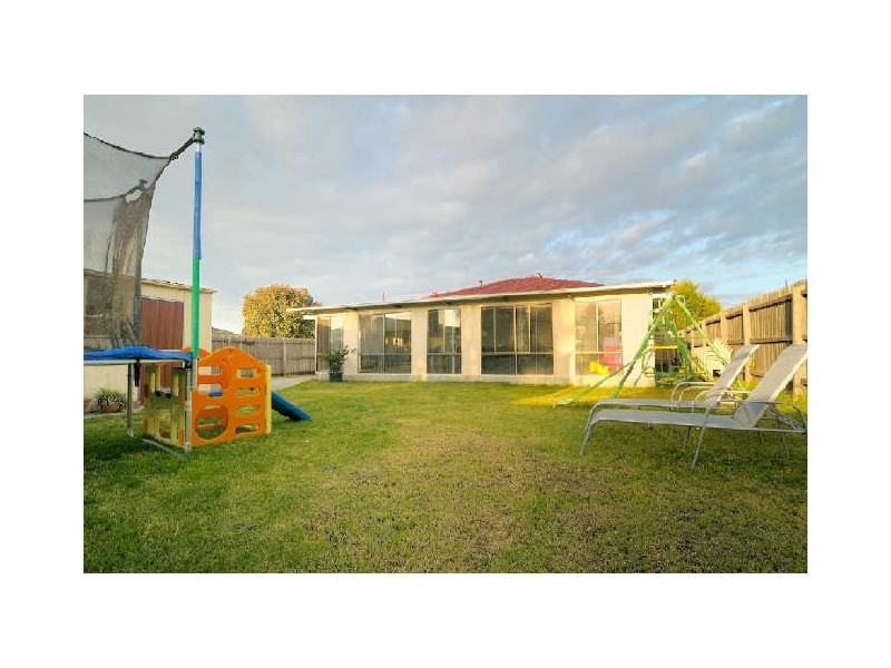 9 Vanessa Drive, Hampton Park VIC 3976