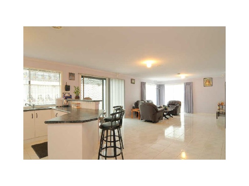 9 Keystone Court, Lynbrook VIC 3975