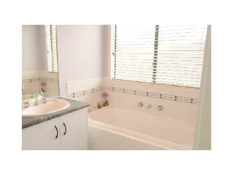 9 Keystone Court, Lynbrook VIC 3975