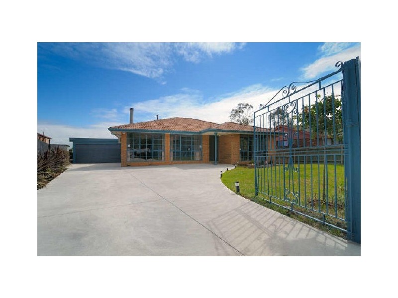 17 Willow Drive, Hampton Park VIC 3976