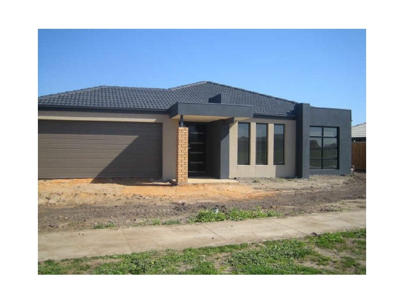 13 Saltbush Avenue, Lyndhurst VIC 3975