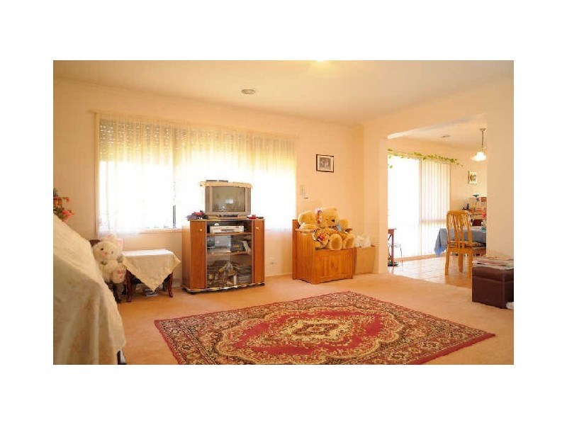 42 Central Parkway, Cranbourne VIC 3977