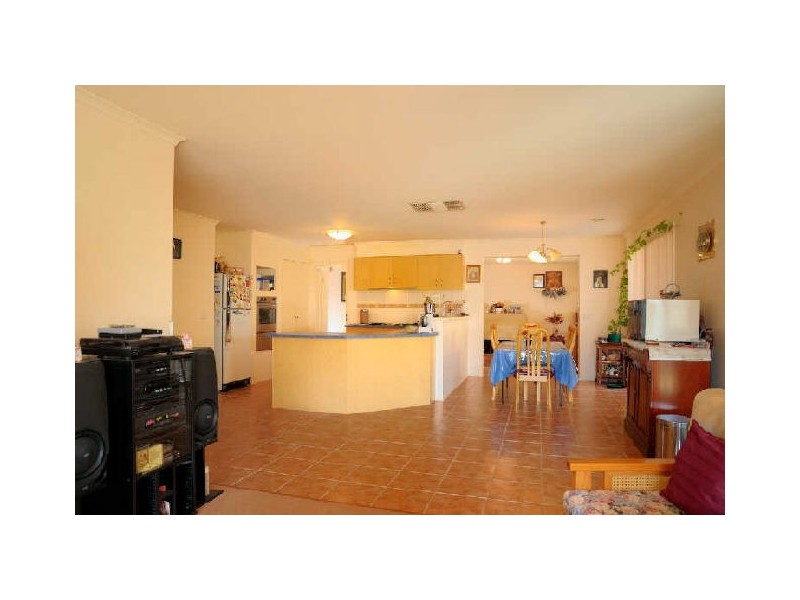 42 Central Parkway, Cranbourne VIC 3977