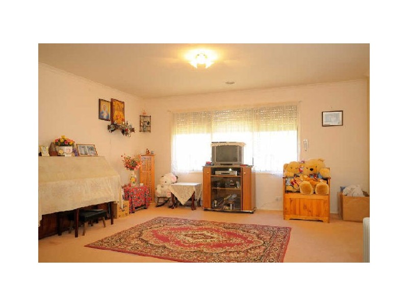 42 Central Parkway, Cranbourne VIC 3977