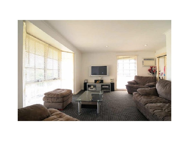 58 Oaktree Drive, Hampton Park VIC 3976