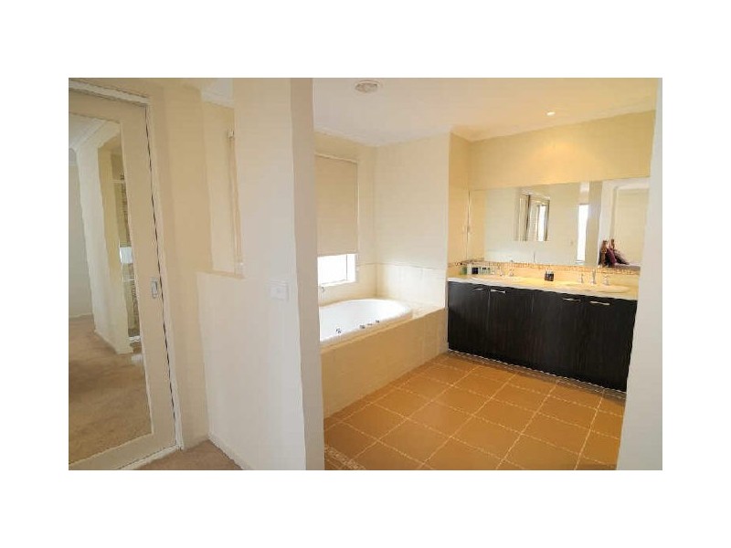 15 Red Oak Terrace, Lyndhurst VIC 3975