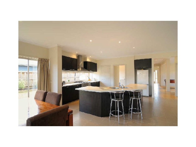 15 Red Oak Terrace, Lyndhurst VIC 3975