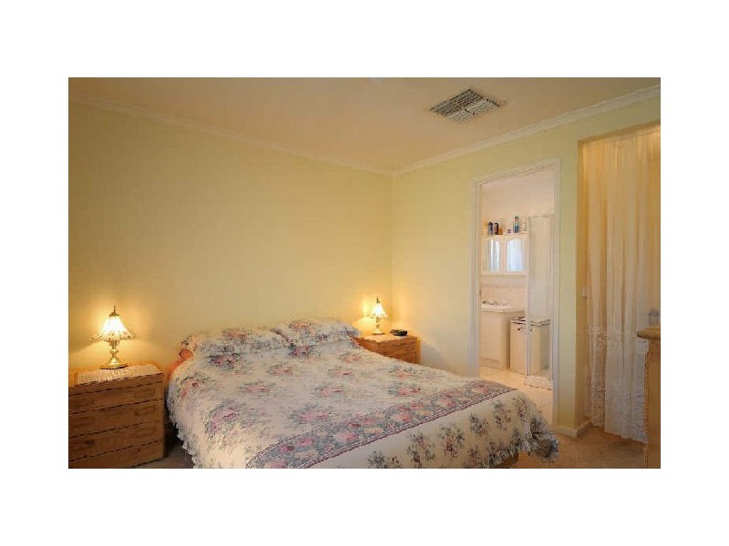 20 Amber Drive, Hampton Park VIC 3976