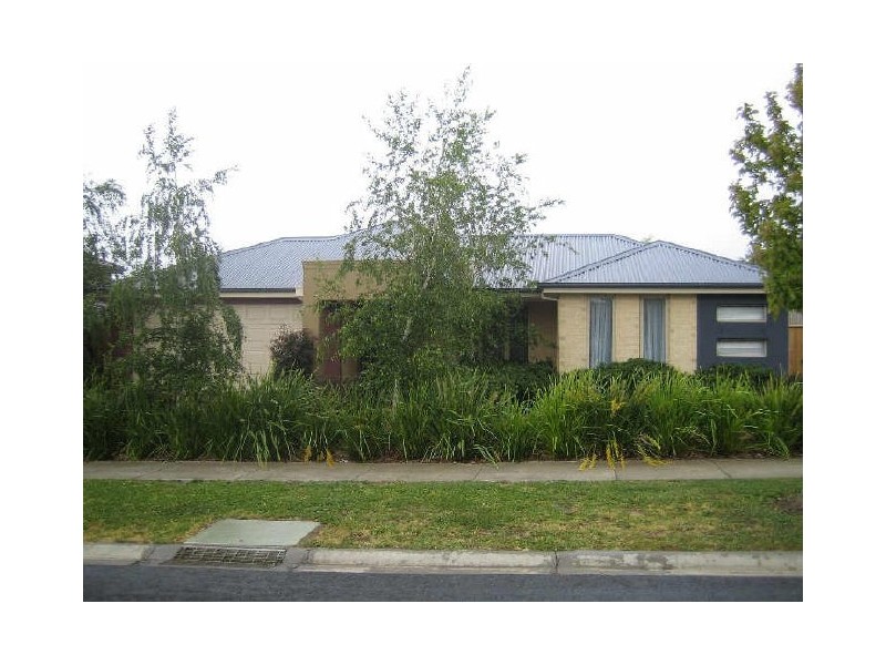 6 Cedarwood Crescent, Berwick VIC 3806