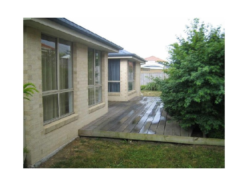 6 Cedarwood Crescent, Berwick VIC 3806
