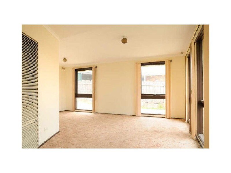 131 Oaktree Drive, Hampton Park VIC 3976