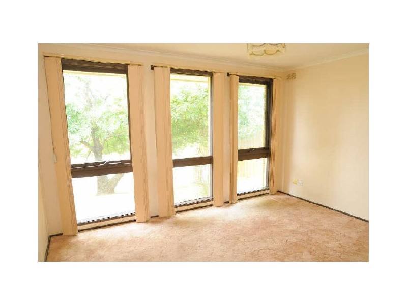 131 Oaktree Drive, Hampton Park VIC 3976
