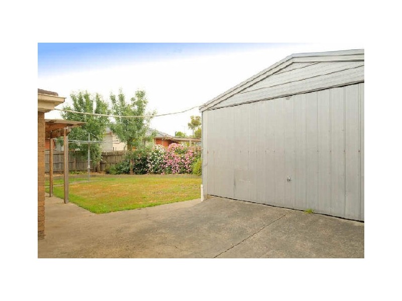 131 Oaktree Drive, Hampton Park VIC 3976
