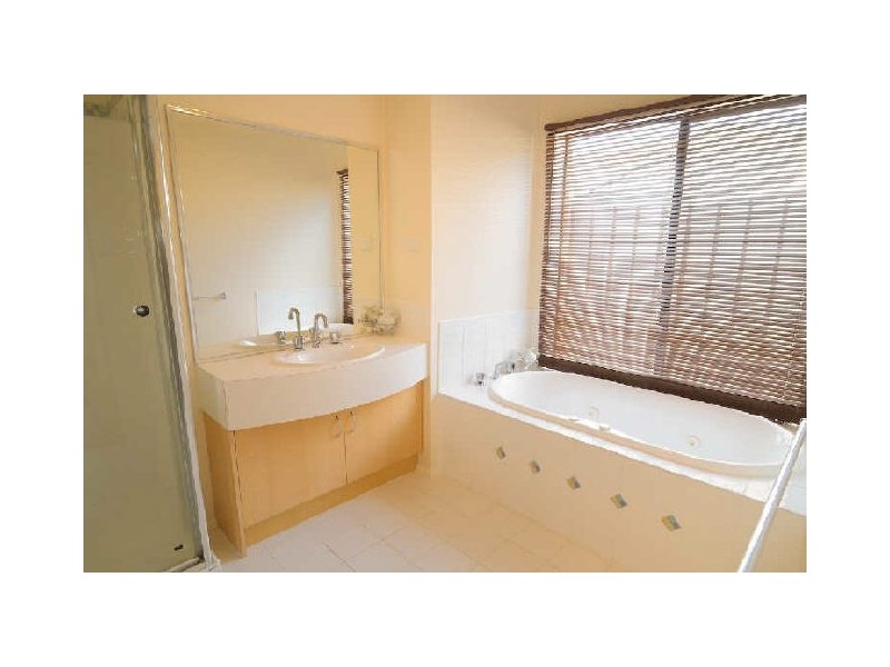 25 Franklin Parade, Lynbrook VIC 3975