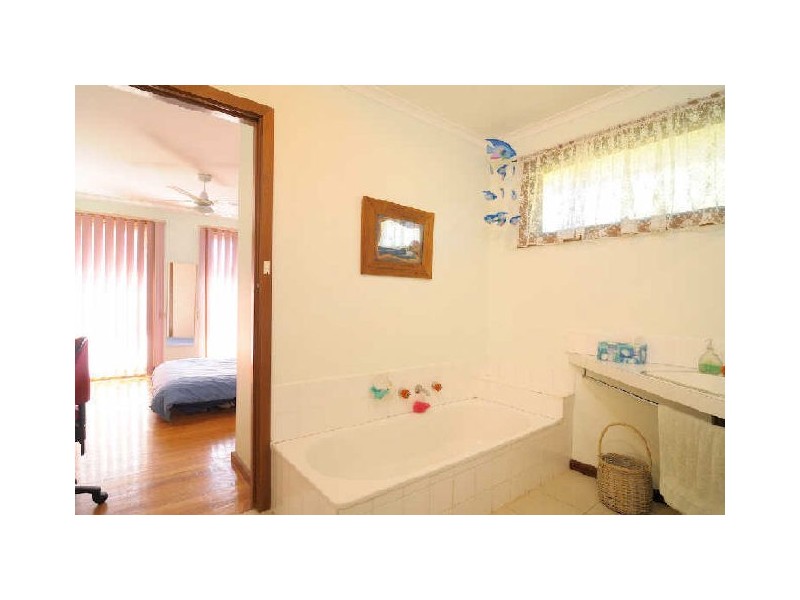 13 Vanessa Drive, Hampton Park VIC 3976