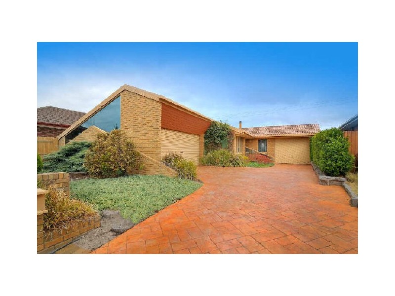 18 Justin Circuit, Hampton Park VIC 3976