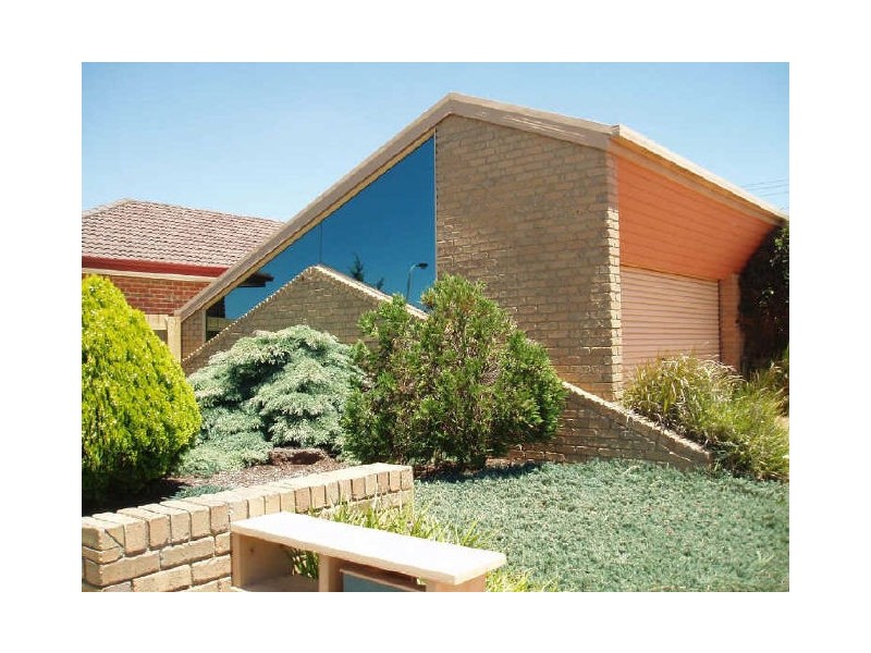 18 Justin Circuit, Hampton Park VIC 3976