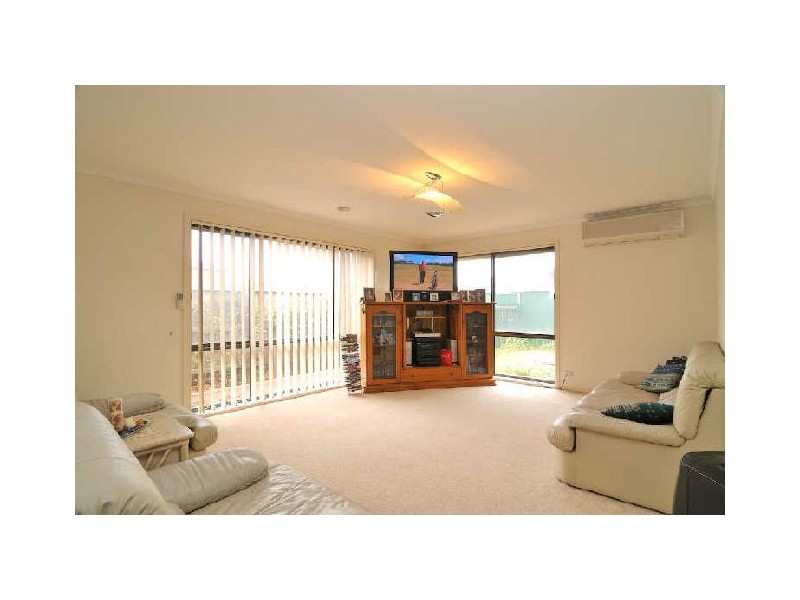 15 Chisholm Crescent, Narre Warren South VIC 3805