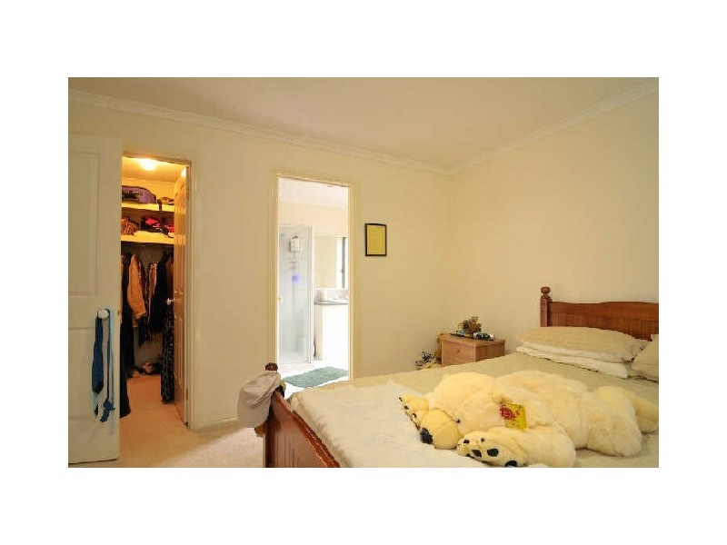 15 Chisholm Crescent, Narre Warren South VIC 3805